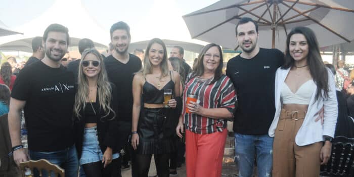 Eduardo Benjamin dos Santos Júnior e Caroline Cid (que vão ganhar o primeiro ‘baby’, um menino), Caio Ribeiro, Marina Machado dos Santos, Márcia Machado dos Santos, Felipe dos Santos e Ludymilla Bordoni