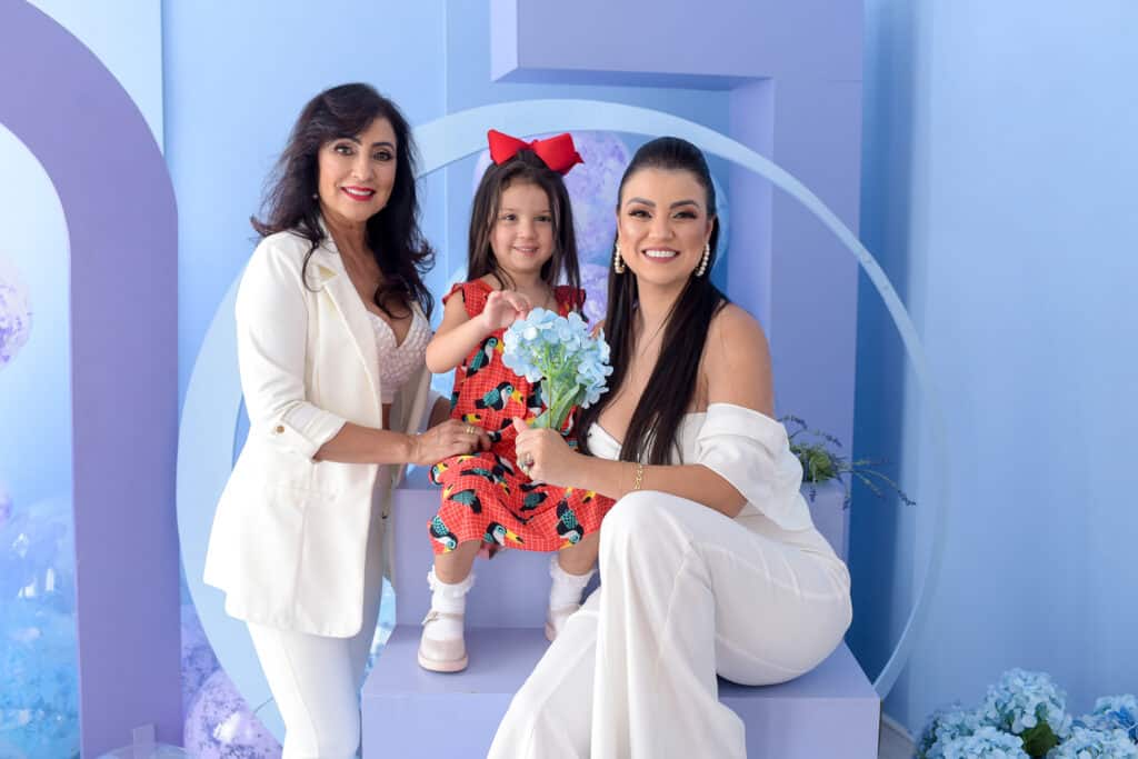 Antonieta Borges com a filha Gabriela Borges Barra e a neta Maite
