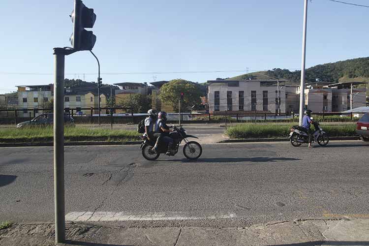 Sinalização horizontal desgastada oferece riscos em Juiz de Fora 3 Cidade do Sol Av JK Fernando Priamo