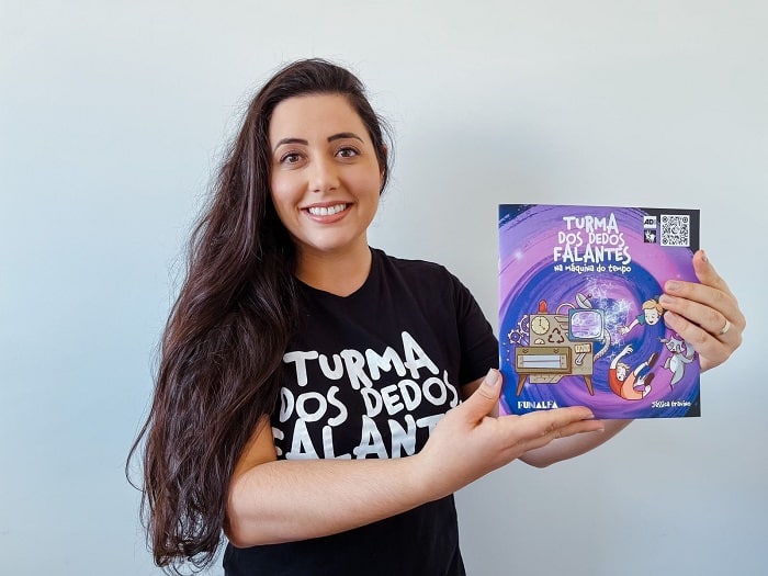 Aprendendo Libras a bordo de uma máquina do tempo 2 Jessica gravino foto de 2022