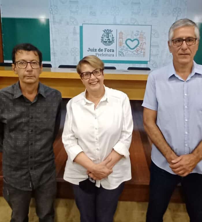 A prefeita Margarida Salomão laedada pelos secretários Ivan Chebli (Saúde) e Marcelo Mata (Esporte) no lançamento do Projeto Saúde em Movimento, que coordenará as atividades físicas como promotoras de saúde nas UBSs 1 A prefeita Margarida Salomão laedada pelos secretários Ivan Chebli (Saúde) e Marcelo Mata (Esporte) no lançamento do Projeto Saúde em Movimento, que coordenará as atividades físicas como promotoras de saúde nas UBSs