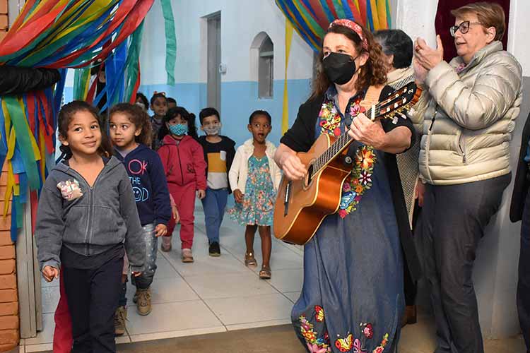 PJF inaugura escola de educação infantil e garante fim do déficit de vagas em creches em agosto 1 Margarida na Creche 1 Carlos Mendonca PJF