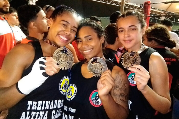 Mestre de muay thai exalta atletas e vê carência de eventos de luta em JF 1 Muay Thai Low Kick Larissa Aline e Arquelina