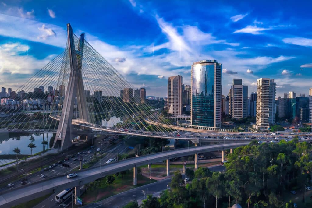 Voos do Aeroporto Regional da Zona da Mata para São Paulo a partir de R$ 315 2 São Paulo