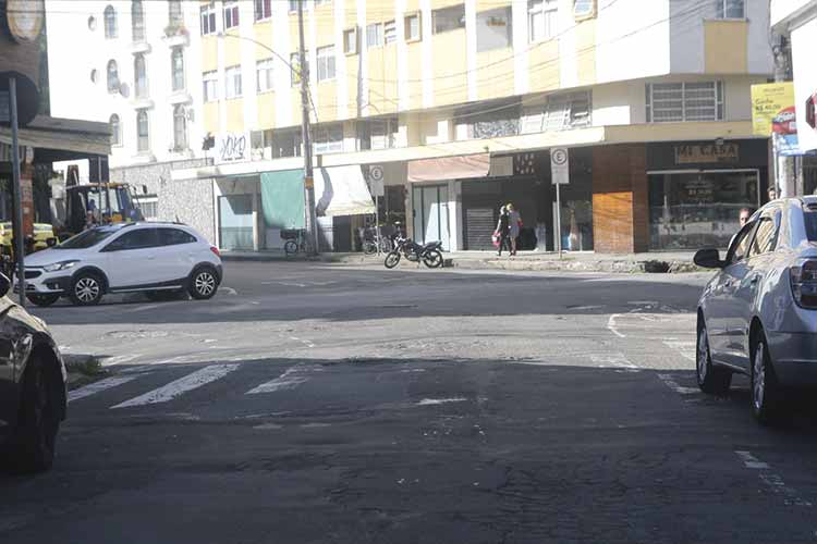 Sinalização horizontal desgastada oferece riscos em Juiz de Fora 4 Sao MAteus Rua Manoel Bernardino fernando priamo