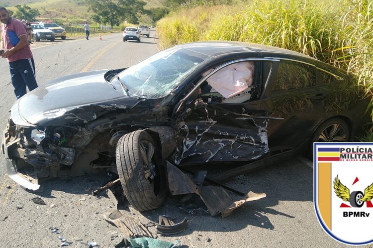 Motorista de caminhão é preso após colisão na MG-133 1 acidente tabuleiro divulgacao pm