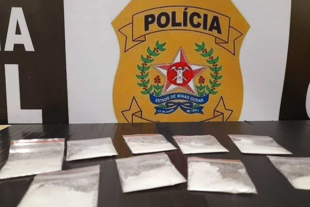 Homem é preso com cocaína de alto teor de pureza 1 cocaina de alta pureza by policia civil e1653574864763