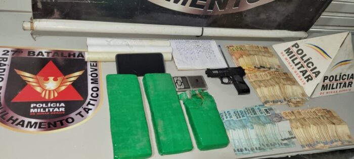 Idosa é presa por guardar maconha e simulacro de arma de fogo em casa 1 ocorrencia idosa Divulgacao PM