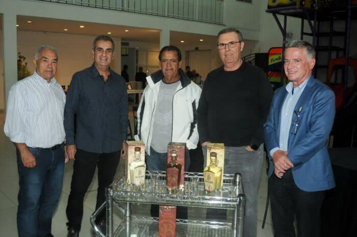 João Matos, Ricardo Fortuna, Alcedir Nunes, José Cláudio Braga e Jovino Campos no jantar orquestrado pelo Fátima Buffet para a “prova” da Feijoada 2022 1 João Matos, Ricardo Fortuna, Alcedir Nunes, José Cláudio Braga e Jovino Campos no jantar orquestrado pelo Fátima Buffet para a “prova” da Feijoada 2022