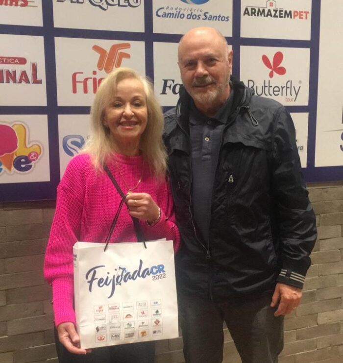 João Matos, Ricardo Fortuna, Alcedir Nunes, José Cláudio Braga e Jovino Campos no jantar orquestrado pelo Fátima Buffet para a “prova” da Feijoada 2022 2 Onila e Luiz Cezar Falabella na loja da Feijoada CR no Independência Shopping