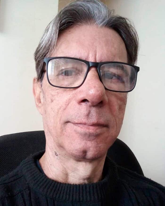 Aníbal Pinto lança livro sobre Clodesmidt Riani 2 RIANI anibal