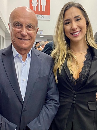 Mais ‘flashes’ da Feijoada 2022 27 Salim Mattar e Renata Vasconcelos 030622 Junto com a da Margarida enviada pelo CR