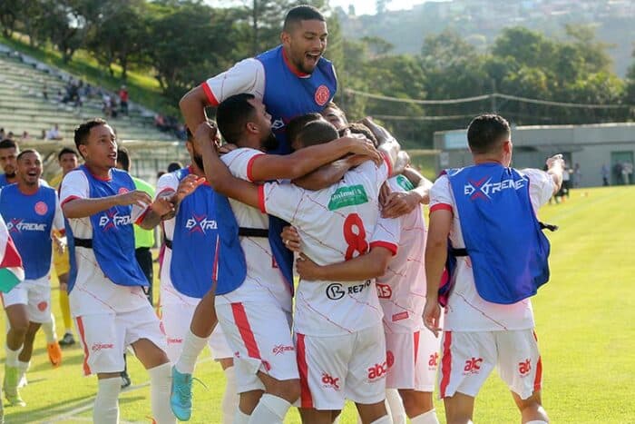 Baeta vence o Nacional de Muriaé por 2 a 1 e se aproxima de classificação 3 Tupynambas x Nac Fernando Priamo
