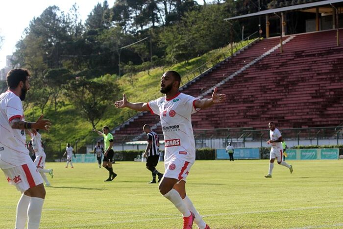 Baeta vence o Nacional de Muriaé por 2 a 1 e se aproxima de classificação 2 Tupynambas x Nac Fernando Priamo2