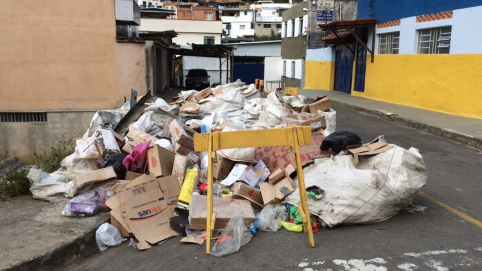 Leitor denuncia descarte irregular de lixo no Progresso 1 WhatsApp Image 2022 06 28 at 11.43.47