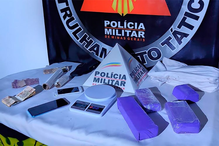 Três pessoas são presas por suspeita de tráfico em ação policial em Muriaé 1 apreensao muriae by pm