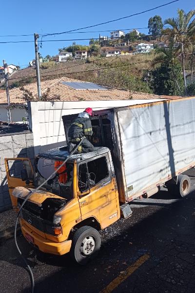 Caminhao fogo Bom Clima Divulgacao Bombeiros