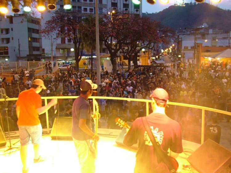 Completando 20 anos, palco da Praça Antônio Carlos será demolido 2 PAC BANDAS NOVAS