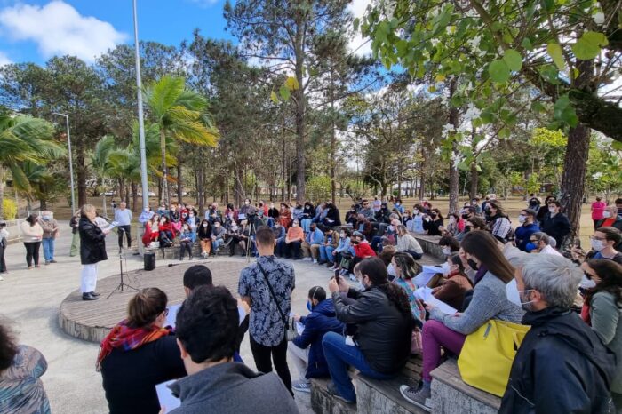 2Ato pela democracia na UFJF by Leonardo Costa.jpeg e1660227889373