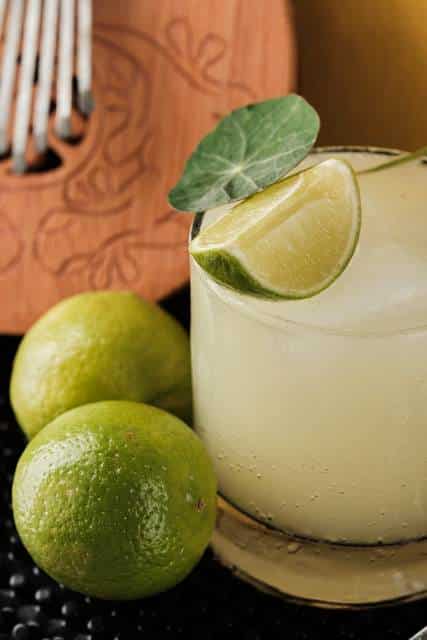 Festival de Torresmo e Costela 2 Caipirinha de Limao