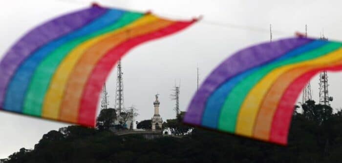 Exibição de filmes LGBTQIA+ integra a programação do Rainbow Fest 2025 em Juiz de Fora, com sessões no Mercado Municipal e no Teatro Paschoal Carlos Magno. (Foto: Felipe Couri)
