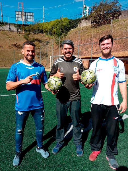 Torneio de society reúne ex-profissionais com tema de Copa do Mundo 1 Society Cascatinha Cedrolas e Joao Junior foto Divulgacao interna