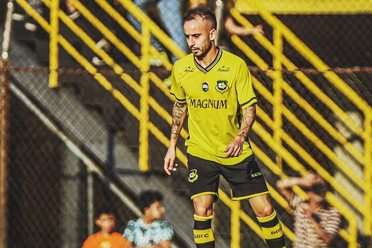 Rei dos acessos: juiz-forano Vitinho, ex-Tupi, marca gol e leva o São Bernardo à Série C 3 Vitinho no São Bernardo