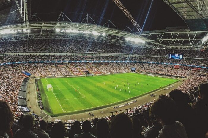 estadio by pixabay e1659451690544