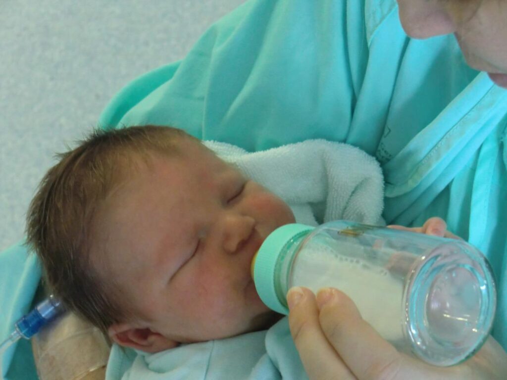 Lei que autoriza distribuição de fórmula infantil é sancionada 1 feeding bottle g2744aafff 1280