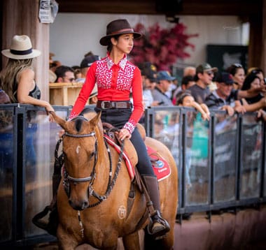 garota com cavalo 1