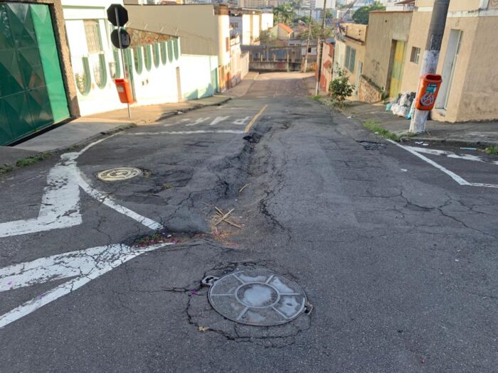 Leitor reclama de asfalto no Morro da Glória 1 vida urbana