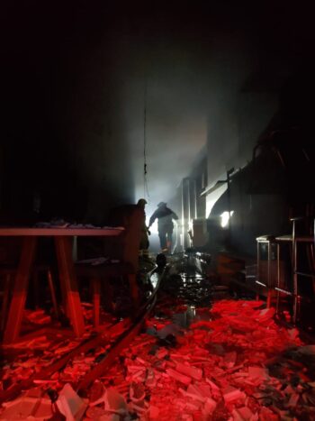 Incêndio na madrugada atinge loja de móveis planejados na Rua Santa Rita 1 2Incendio na rua santa rita by corpo de bombeiros e1663076322358