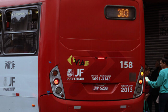 Decreto permite que empresa de ônibus faça publicidade nos pontos 1 ônibus