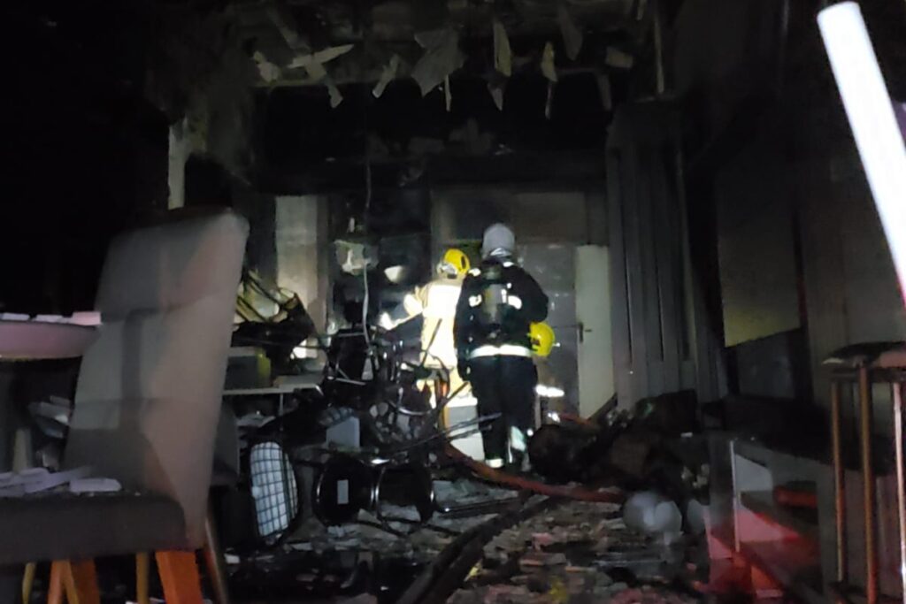 Incêndio na madrugada atinge loja de móveis planejados na Rua Santa Rita 2 Incendio na rua santa rita by corpo de bombeiros e1663076278146