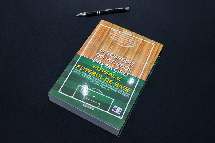 "O segredo do Futebol Brasileiro": livro feito por autor residente em JF será lançado nesta quinta 1 Livro destacada. Foto Divulgacao