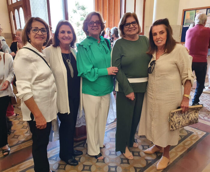 Maria Nunes 260922 Maria das Gracas Oliveira de Paula Rita de Cassia Dore Elaine Toledo e Neuza Marsicano na missa dos Ex Alunos do Colegio Santa Catarina