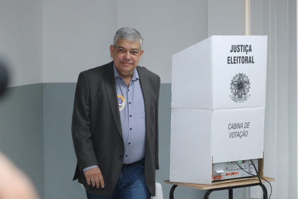Ao votar em Juiz de Fora, Marcus Pestana faz defesa do processo eleitoral brasileiro 2 2 pestana by felipe couri