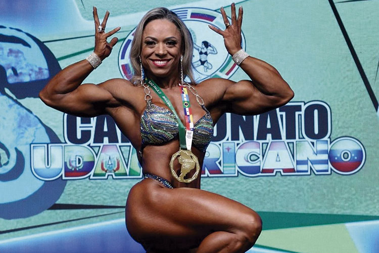 Ester Ferreira supera contratura e é campeã sul-americana de fisiculturismo 2 Ester fisiculturismo foto Luther