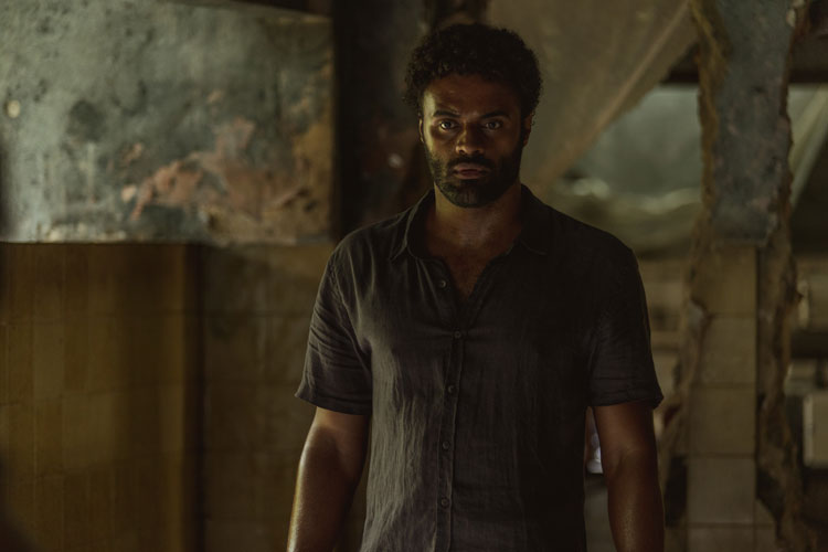 Ator juiz-forano Luiz Felipe Lucas participa da série 'Santo' 1 Luiz Felipe Lucas Santo Netflix 03