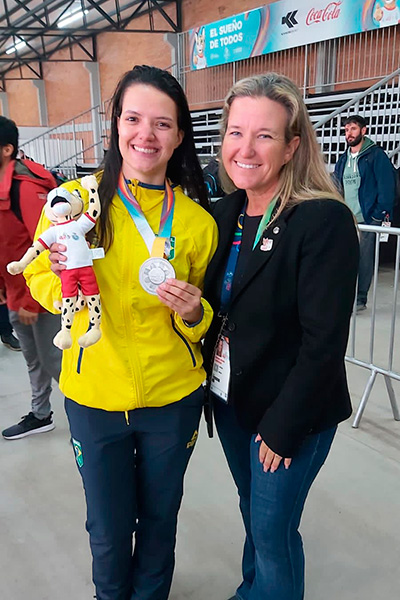 Atiradora Priscila Macêdo é vice-campeã dos Jogos Sul-Americanos Assunção 2022 2 Priscila Tiro e Kim Rhode foto arquivo pessoal