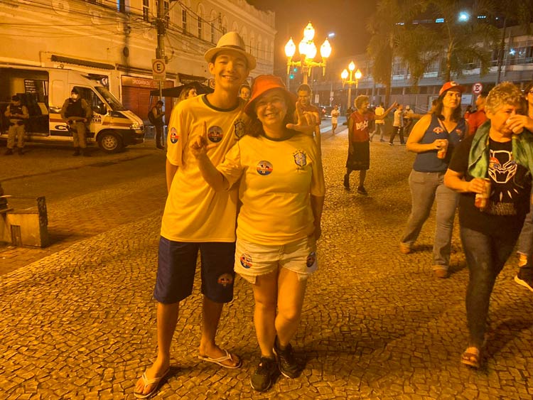 Juiz-foranos comemoram vitória de Lula na Praça da Estação 3 lula eliane santos by leonardo costa