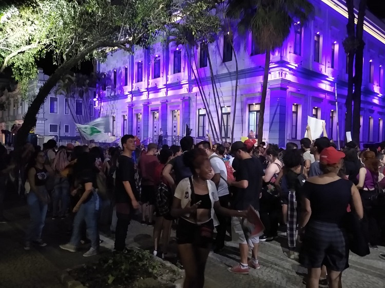 Comunidade da UFJF realiza marcha em defesa da Educação 1 marcha ufjf Rafaela Carvalho