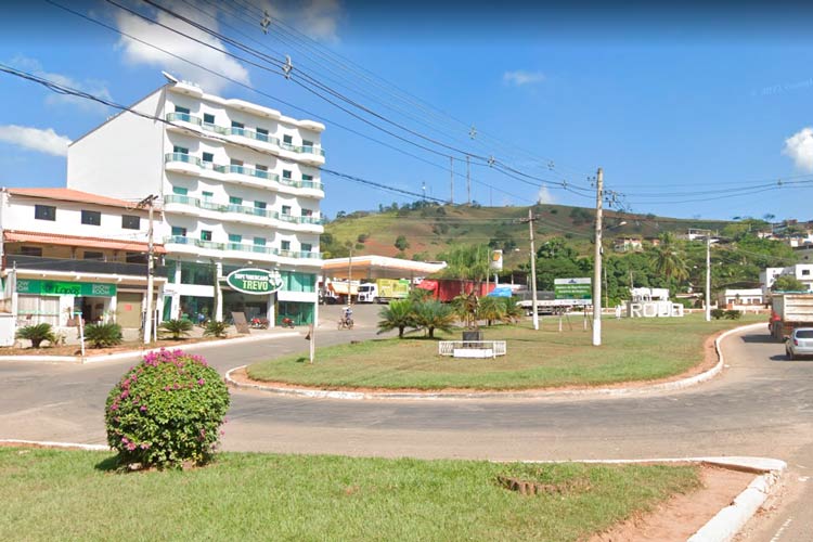 Bandidos armados rendem família, roubam e sequestram uma pessoa em Rodeiro 1 rodeiro