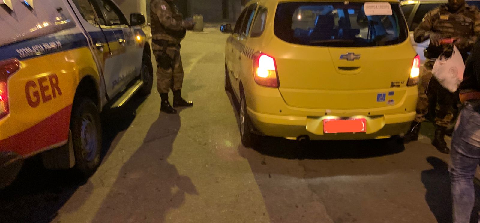 2passageira de taxi flagrada com drogas by pmmg