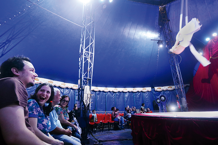 Como se constrói um espetáculo inclusivo? 3 3 circo Felipe Couri