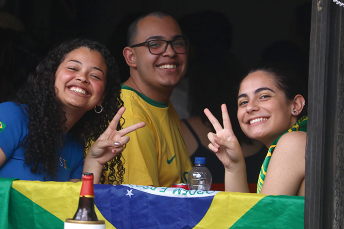Trabalhadores conciliam rotina em JF com atenção à vitória do Brasil 5 COPA 12 Leonardo Costa