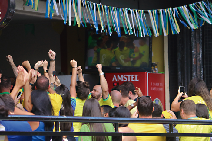 Trabalhadores conciliam rotina em JF com atenção à vitória do Brasil 1 COPA 15 Leonardo Costa