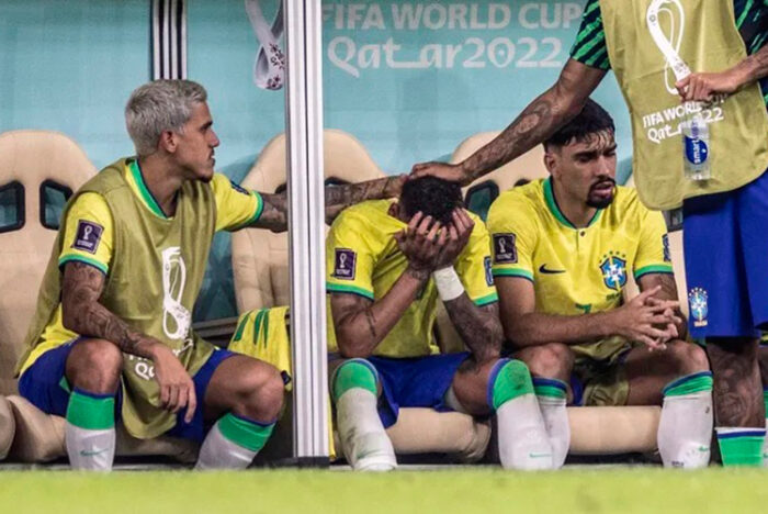 Neymar chora após lesão 