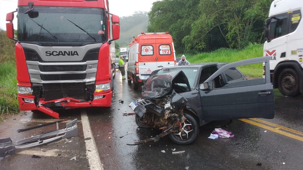 Colisão entre carreta e carro na BR-116 causa uma morte 1 WhatsApp Image 2022 11 25 at 08.54.10
