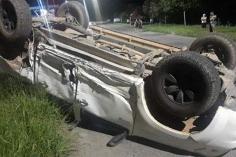Após colisão entre veículos, jet ski atinge muro de residência no Bairro Araújo 1 acidente jetski bypm